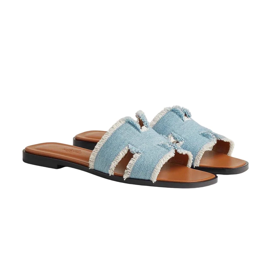 hermes-oran-sandal-fringed-denim-bleu-clair-front-view_fc12df2d-bb16-47ff-ae9e-17a73c50c939.jpg